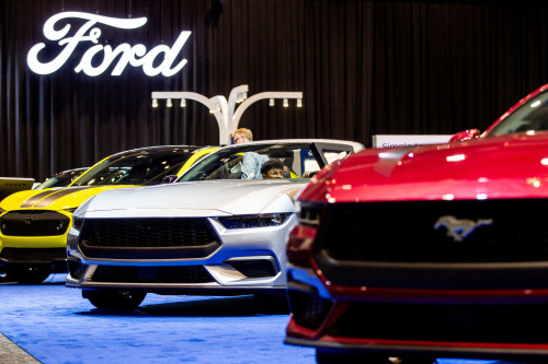 Ford slashes manager stock bonuses to cut costs, boost performance